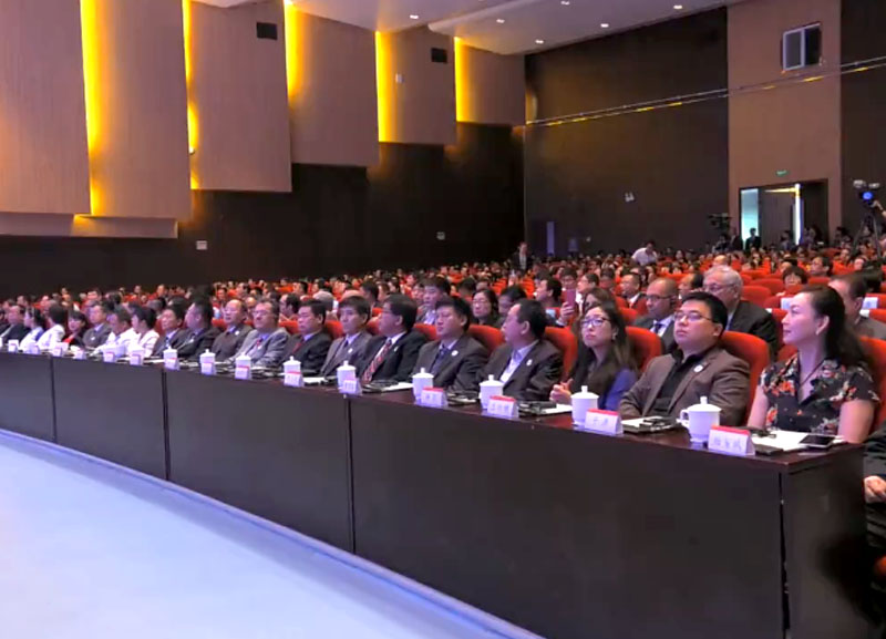 每个妇女，，，，每个儿童启动仪式